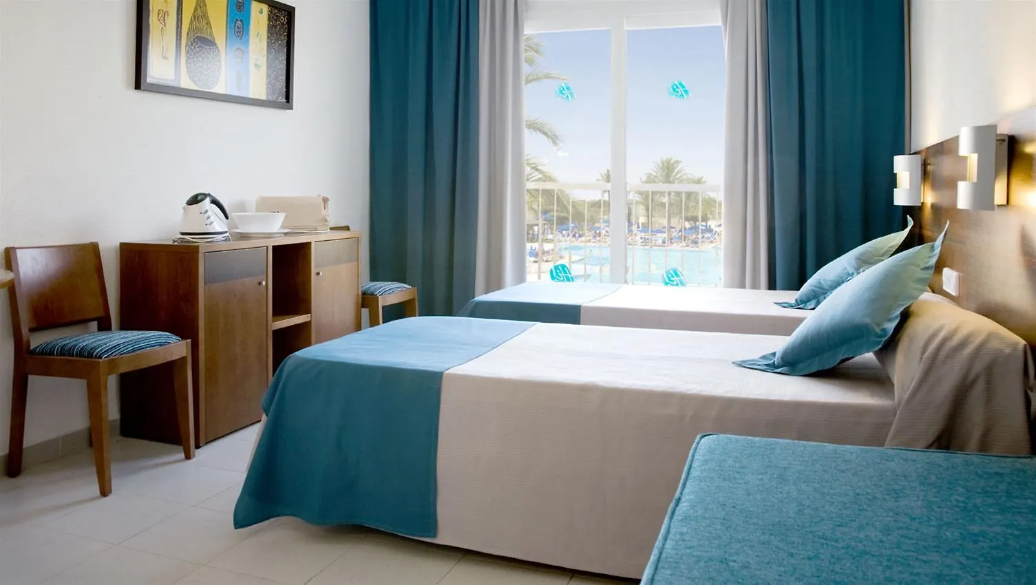 Globales Aparthotel Bouganvilla Sa Coma  3*, Sa Coma (Mallorca) İspanya